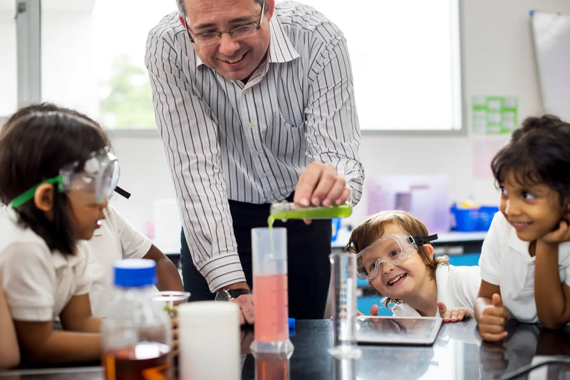 5 Qualities of an Effective Chemistry Teacher in Singapore
