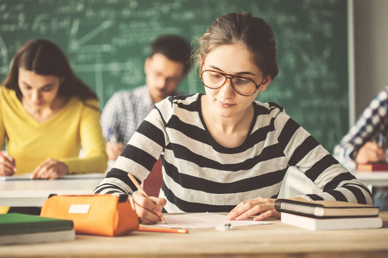 Chemistry One-On-One vs Group Tutoring in Singapore: Which Is More Effective?